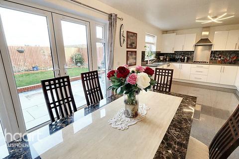 4 bedroom detached house for sale, Kelmarsh Avenue, Raunds, Wellingborough, NN9