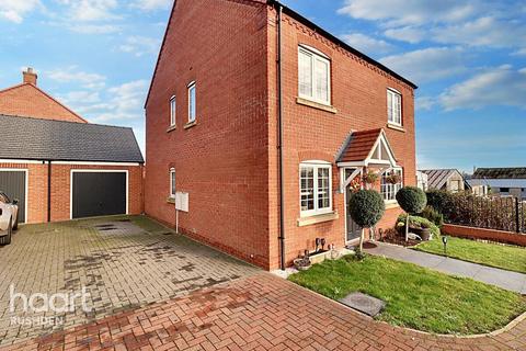 4 bedroom detached house for sale, Kelmarsh Avenue, Raunds, Wellingborough, NN9