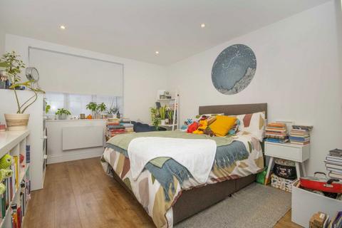 2 bedroom flat to rent, Toby Way, Surbiton KT5