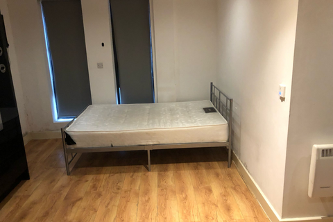 Studio to rent, Upper Hill Street, Liverpool L8