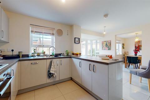 4 bedroom detached house for sale, Westergate Avenue, Brooklands, Milton Keynes