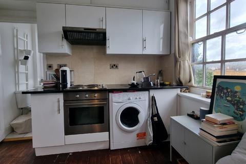 Studio to rent, Teesdale Close, London, Haggerston