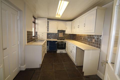 3 bedroom terraced house to rent, Queen Street, Horwich, Bolton