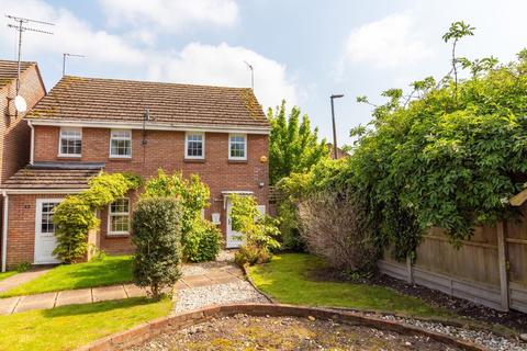 2 bedroom semi-detached house to rent, Morefields, Tring