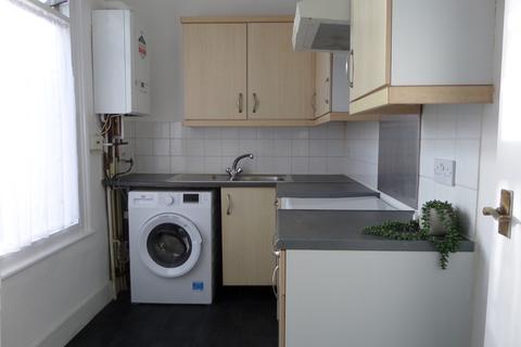 Studio to rent, Oakfield Road, Croydon CR0