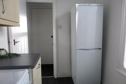 Studio to rent, Oakfield Road, Croydon CR0