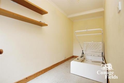 2 bedroom house to rent, Churchbury Road, Enfield - Prime Location!