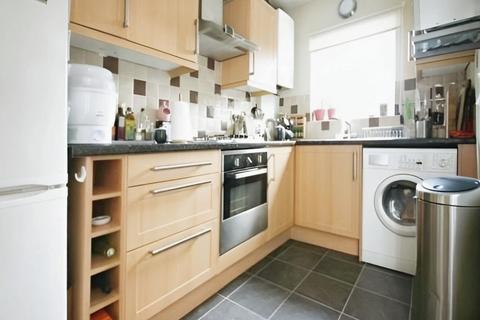 2 bedroom house to rent, Churchbury Road, Enfield - Prime Location!