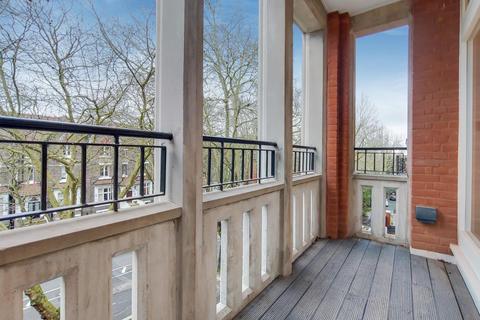 4 bedroom flat to rent, Fitzjohns Avenue, Hampstead NW3