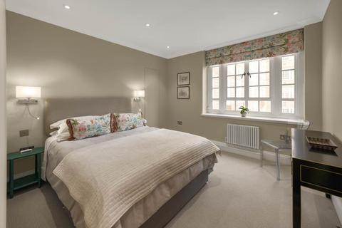 2 bedroom flat for sale, Swan Court, Chelsea Manor Street, Chelsea SW3