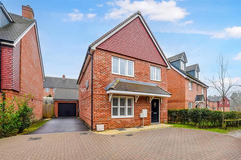 4 bedroom detached house for sale, Foresters Drive, Liphook