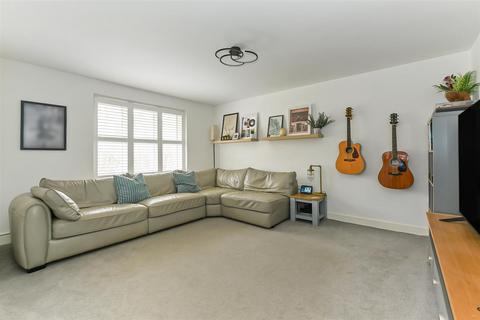 27 Foresters Drive, Liphook, GU30 7WR