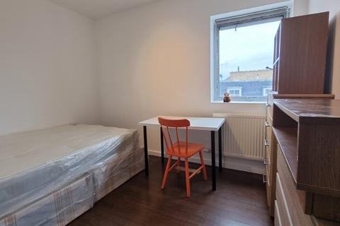 3 bedroom apartment to rent, Treadway Street, London, Haggerston