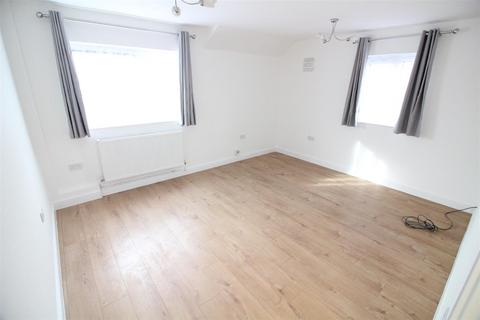 1 bedroom flat to rent, Mead Close, Slough