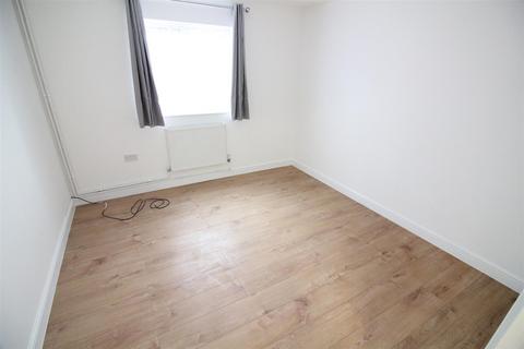 1 bedroom flat to rent, Mead Close, Slough