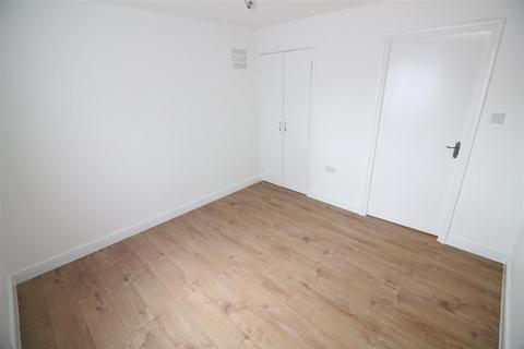 1 bedroom flat to rent, Mead Close, Slough