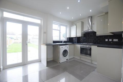 6 bedroom semi-detached house to rent, Hainault Road, Romford, RM5