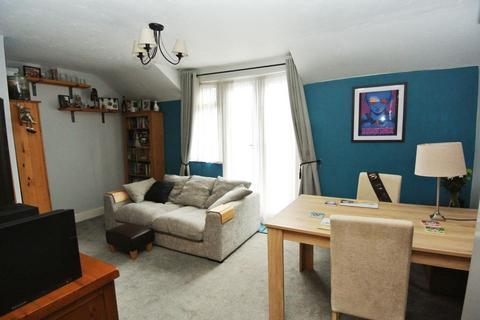 2 bedroom flat for sale, Feltham Road, Ashford TW15