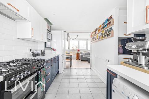 3 bedroom maisonette for sale, Levehurst House, London SE27