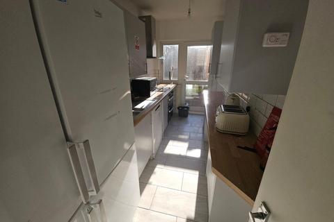 House share to rent, Downham Way Bromley, London