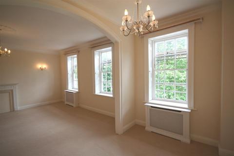 2 bedroom flat for sale, The Close, Salisbury