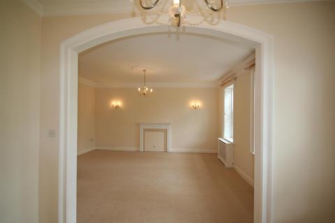 2 bedroom flat for sale, The Close, Salisbury