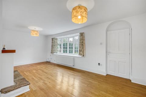 1 Appletree Close, Hurworth, Darlington, DL2 2BE