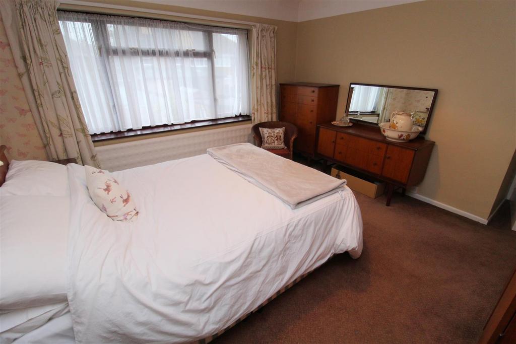 Bed2a.JPG