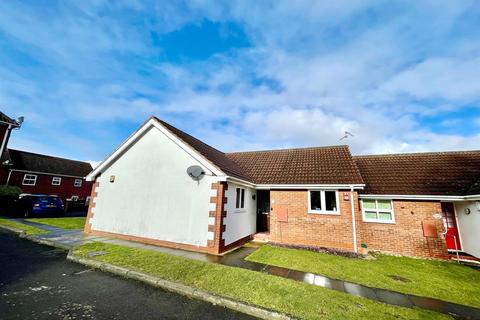 2 bedroom bungalow to rent, Lavenham Court, Peterborough