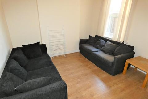 4 bedroom terraced house to rent, Torrens Road, London E15