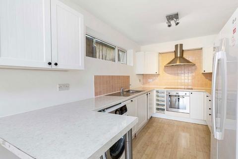 2 bedroom flat to rent, Duncombe Hill, London SE23