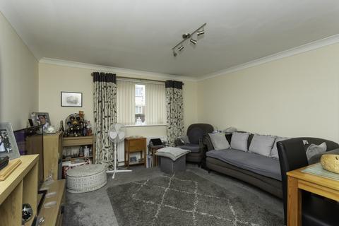 2 bedroom flat for sale, Blackthorn Drive, Huddersfield HD3