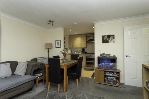 2 bedroom flat for sale, Blackthorn Drive, Huddersfield HD3