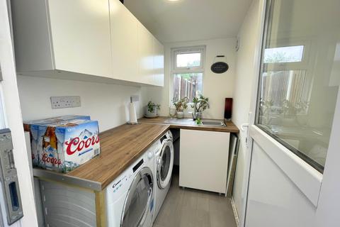 4 Easington Way, South Ockendon, RM15 5EJ