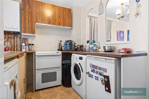 2 bedroom end of terrace house for sale, Covert Road, Ilford IG6