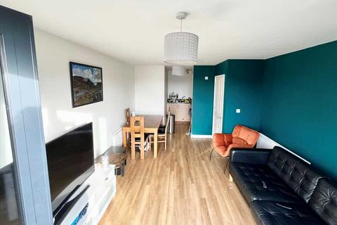 2 bedroom apartment to rent, Cottons Approach, Romford RM7