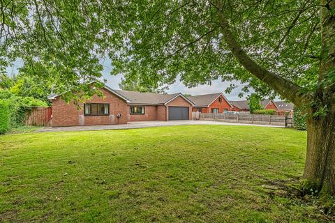 3 bedroom detached bungalow for sale, Burtonwood Road, Great Sankey, Warrington