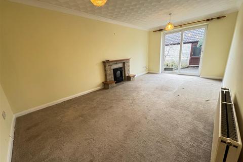 3 bedroom detached bungalow to rent, Sydney Place, Gillingham