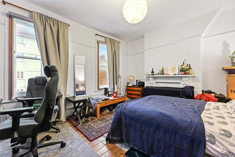 4 bedroom terraced house for sale, Caxton Road, London, W12