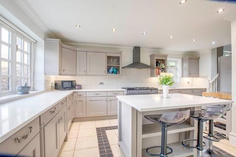 5 bedroom detached house for sale, Amersham Road, High Wycombe HP13