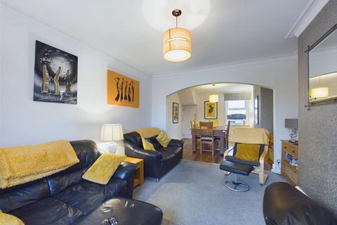 3 bedroom end of terrace house for sale, North Marine Road, Flamborough