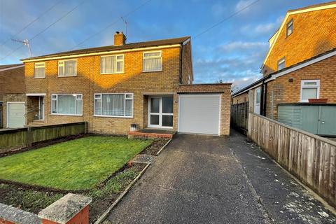 3 bedroom semi-detached house for sale, Meadow Drive, Scarborough YO13