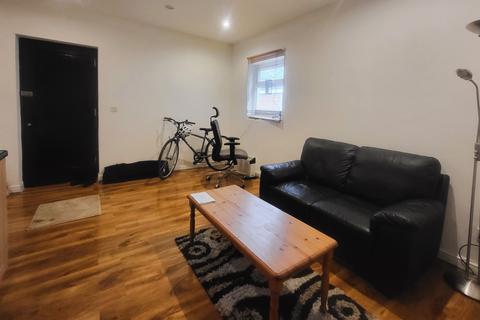 Studio to rent, Kingston Road, London SW20