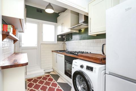 2 bedroom flat to rent, Springbank Road London SE13