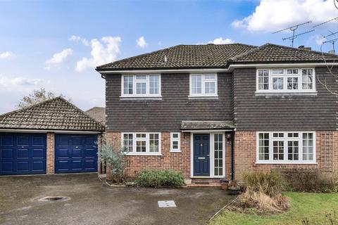 4 bedroom detached house for sale, Mayflower Drive, Yateley GU46