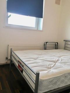 1 bedroom in a house share to rent, Newmill House, Devas Street, London