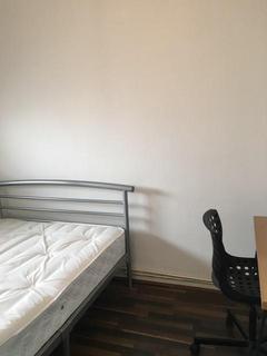 1 bedroom in a house share to rent, Newmill House, Devas Street, London