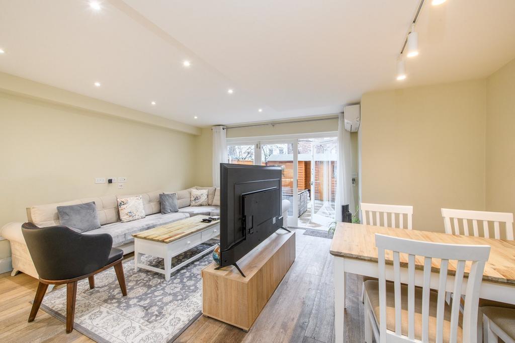 Tv / Dining