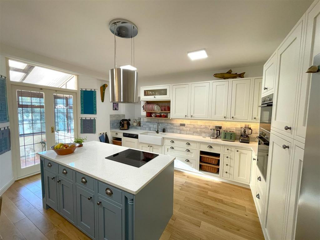 Kitchen 6.jpg