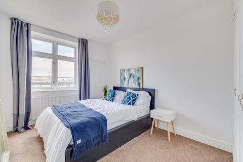 2 bedroom flat for sale, Parkview Court, Fulham High Street, Fulham, London